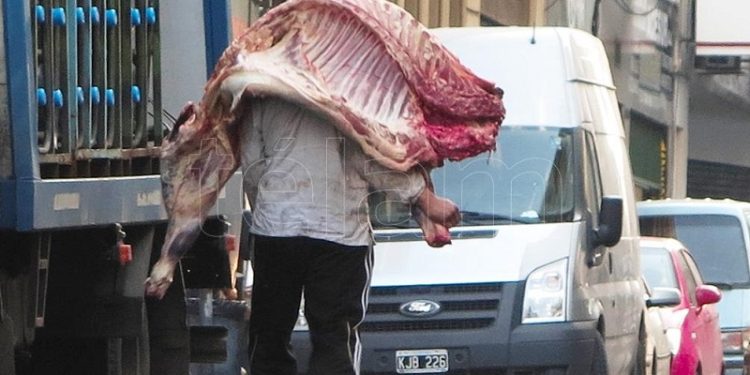 La rebaja de 30% en cortes de carne estará en todo el país y buscan replicarla en frutas y verduras