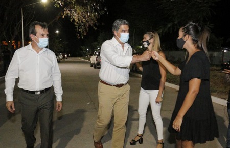 Colonia Benítez: el gobernador inauguró cuadras de pavimento, iluminación y mejoras en una plazoleta