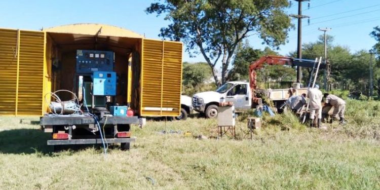 Trabajos de SAMEEP en la cisterna de Cacuí, para mejorar el abastecimiento de agua potable