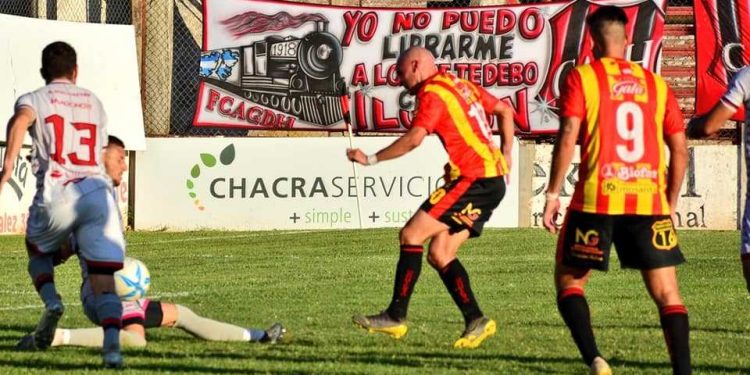 Sarmiento fue más que Douglas Haig y es semifinalista para el ascenso a la Primera Nacional