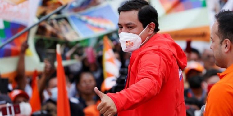 Ecuador: Tres candidatos presidenciales no podrán votar en los comicios