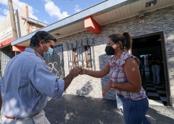 Capitanich entregó equipamiento y herramientas para el sector textil en Barranqueras