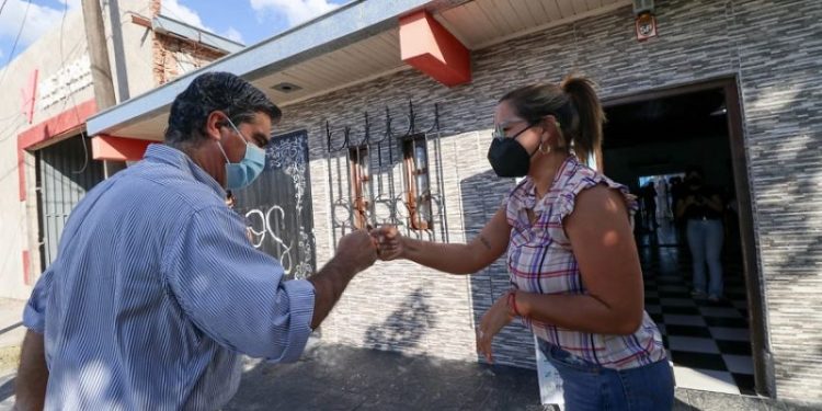 Capitanich entregó equipamiento y herramientas para el sector textil en Barranqueras