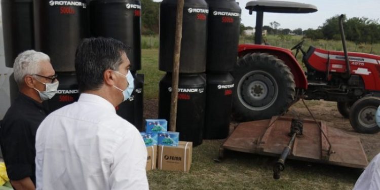 Capitanich entregó tractores y equipamiento a Consorcios Rurales de Colonia Benítez y Margarita Belén