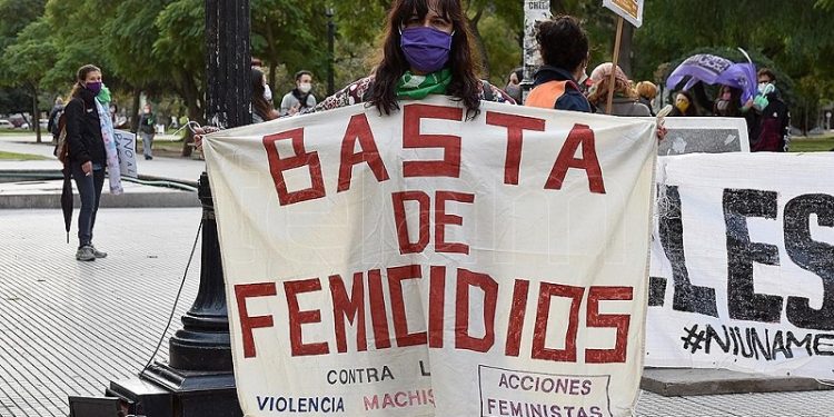 Colectivo de Mujeres pide declarar la “emergencia nacional por violencia de género”