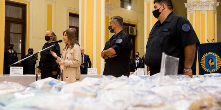 Operativo Camarón: Detuvieron a una narcobanda integrada por barras de Boca y secuestran 60 kilos de droga y un arsenal