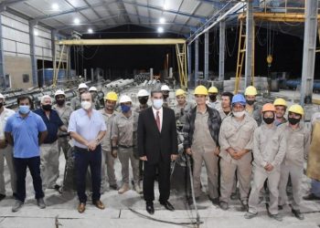 Capitanich visitó fábrica de estructuras para redes eléctricas