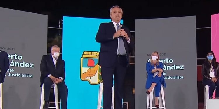 “La discusión sigue siendo desarrollo o especulación financiera”, advirtió Fernández