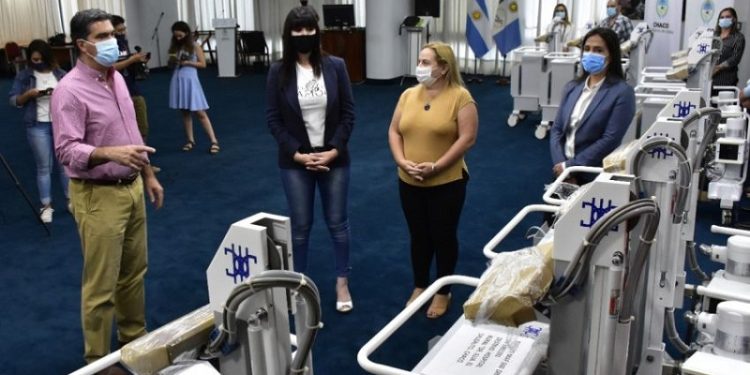 El gobierno entregó nuevos equipos de Rayos X a 15 hospitales de la provincia