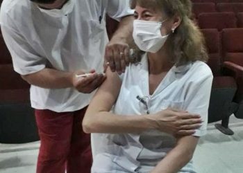 Hoy lunes continúa la vacunación contra el COVID-19 a docentes del Chaco