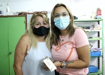 8M: Magda Ayala ofreció un presente a las trabajadores municipales por el Día de la Mujer