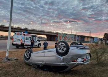 Resistencia: En estado de ebriedad volcó en la madrugada del domingo y quedó detenido