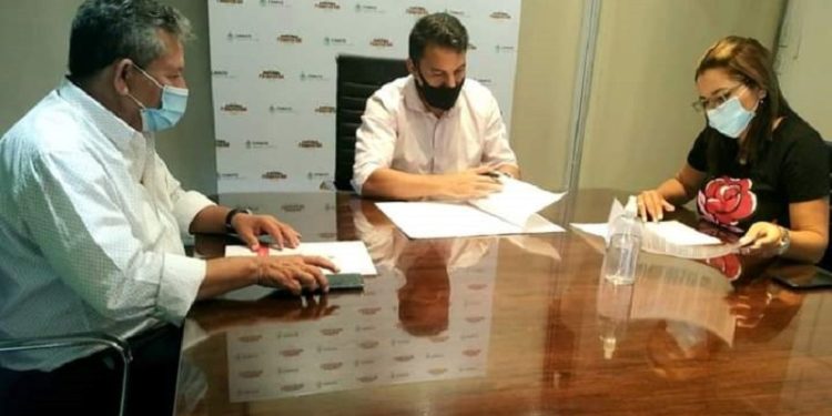 Magda Ayala firmó convenio con Loteria Chaqueña para iniciar con la construcción de una pileta semiolímpica para Barranqueras