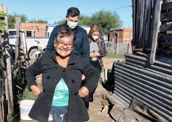Barranqueras: Magda Ayala supervisó el avance de importantes refacciones de vivienda en la localidad