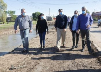 En Castelli el gobierno provincial avanza con la construcción del microestadio y la pavimentación del casco histórico