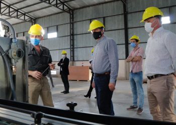 Más inversión industrial: Capitanich recorrió la planta de aerosoles de Laboratorios Trinidad