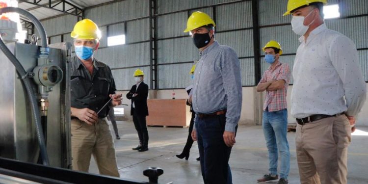 Más inversión industrial: Capitanich recorrió la planta de aerosoles de Laboratorios Trinidad