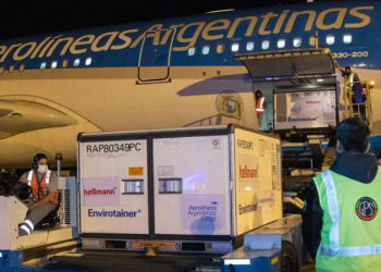 Llegó desde China el avión de Aerolíneas con una carga de un millón de vacunas Sinopharm