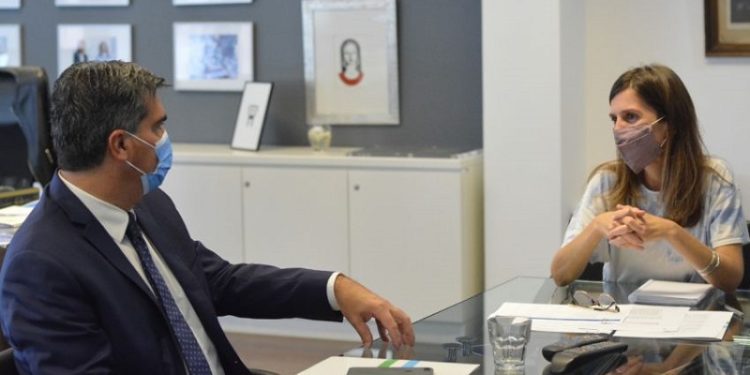 Capitanich firmó convenio para la construcción de 216 nuevas viviendas y gestionó la reactivación de otras unidades paralizadas