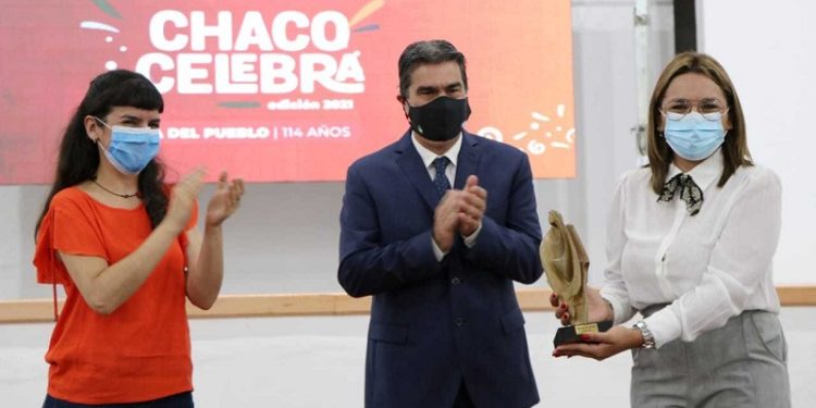 Barranqueras: Capitanich inauguró un nuevo edificio escolar, entregó herramientas y títulos de viviendas