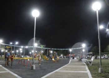 En Puerto Bermejo, Capitanich inauguró una plazoleta y anunció la pavimentación de 17 kilómetros de la Ruta 1