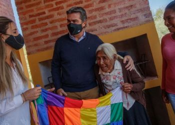 El gobierno entregó una vivienda y el título de patrimonio cultural viviente a una mujer Qom de 103 años