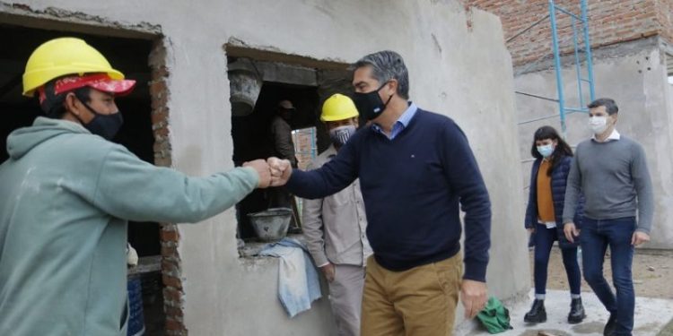 Junto a vecinos y personal sanitario, Capitanich habilitó obras de ampliación y refacción del Centro de Salud de Villa Libertad