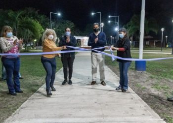 En Colonias Unidas, Capitanich inauguró obras de refacción e iluminación en la plaza central “Mariano Moreno”