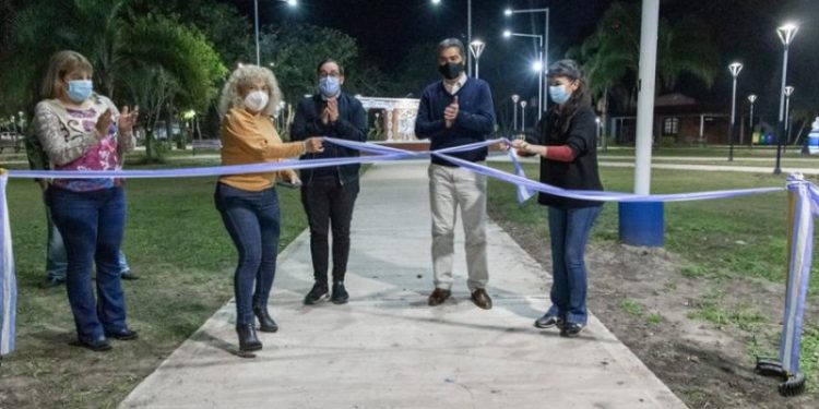 En Colonias Unidas, Capitanich inauguró obras de refacción e iluminación en la plaza central “Mariano Moreno”