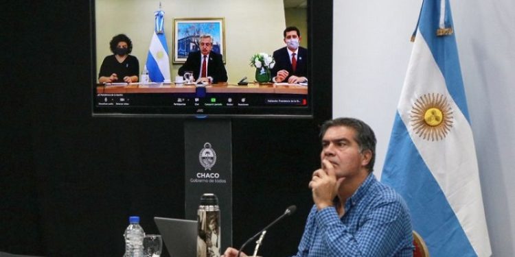 En videoconferencia con el Presidente, Capitanich adelantó que adoptará medidas de reducción de circulación ante el aumento de casos