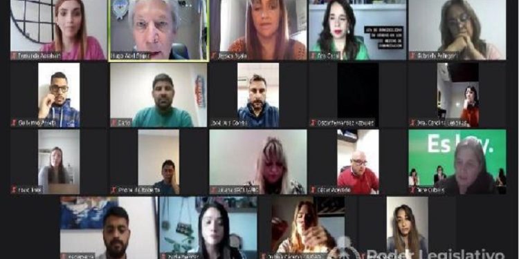Ayala con periodistas: Invito a ser parte de este proceso de deconstrucción que se plantea en el proyecto de ley