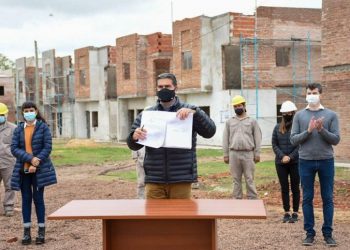 Chaco adhirió al programa nacional “reconstruir” que reactivará la obra de viviendas paralizadas desde 2016