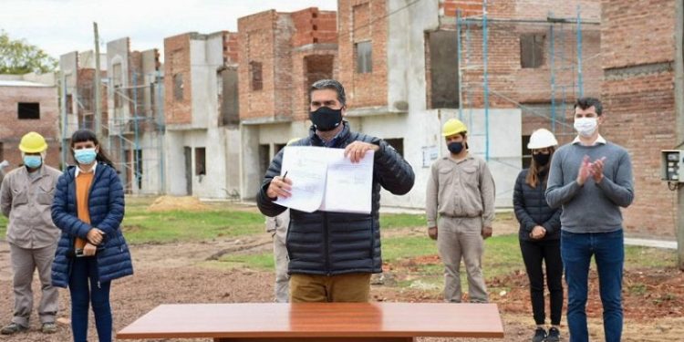 Chaco adhirió al programa nacional “reconstruir” que reactivará la obra de viviendas paralizadas desde 2016