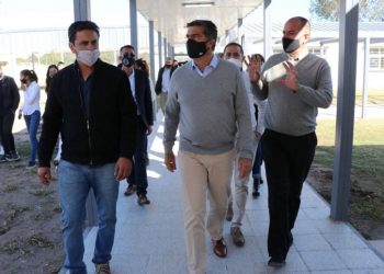 Capitanich inauguró una escuela rural y acordó con Trotta la construcción de 7 jardines
