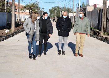 Barranqueras: la intendente y el gobernador entregaron patrulleros y recorrieron obras por la localidad