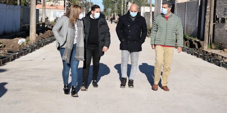 Barranqueras: la intendente y el gobernador entregaron patrulleros y recorrieron obras por la localidad