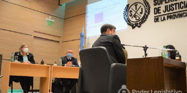 Pedrini y Peche en la exposición de candidatas y candidatos para cubrir la vacante del STJ