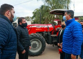 Línea 613: Capitanich entregó equipamiento al municipio de Presidencia Roca