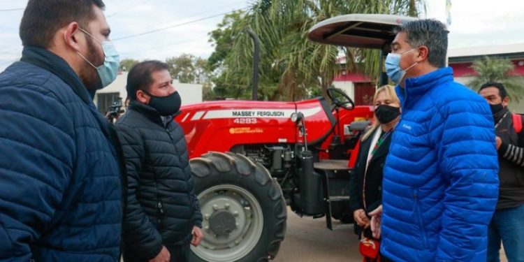 Línea 613: Capitanich entregó equipamiento al municipio de Presidencia Roca
