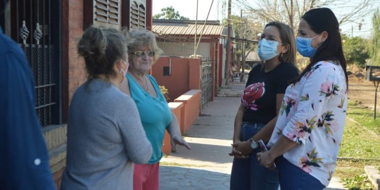 Magda Ayala recorrió y compartió con los vecinos el comienzo de la obra sobre la calle Guido Spano
