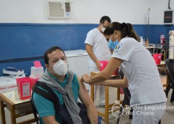 Covid-19: comenzaron a inocular al personal legislativo