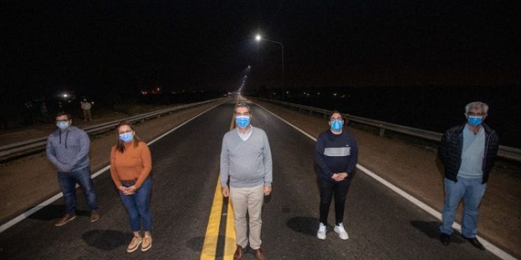 Capitanich junto a Magda Ayala inauguraron el primer tramo de las obras de pavimentación en el acceso al Puerto de Barranqueras