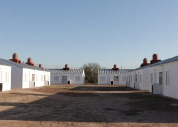 Castelli: Capitanich inauguró viviendas y escuelas con inversión de más de 150 millones de pesos