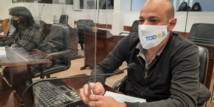 Bolatti: “Gustavo Martínez promueve una ordenanza viciada de ilegalidad con un monto de casi U$D 59 millones dólares”