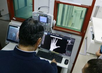 En El Perrando, el gobierno inauguró un nuevo sistema de rayos x que reduce el tiempo de digitalización