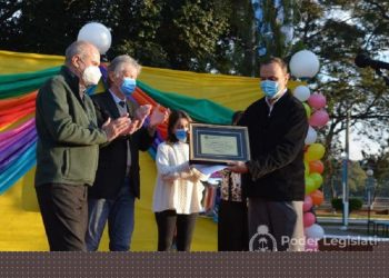 Diputados saludan a vecinos de Puerto Tirol a 133 años de la imposición de su nombre