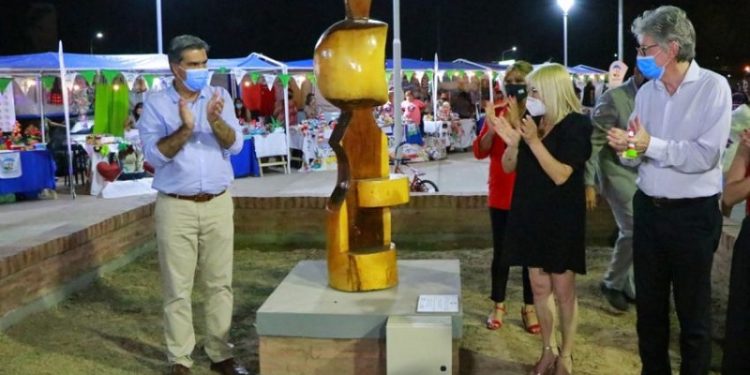 Aniversario de Fontana: Capitanich inauguró una plazoleta, más cuadras de pavimento e inició obras de refacción de un destacamento de gendarmería