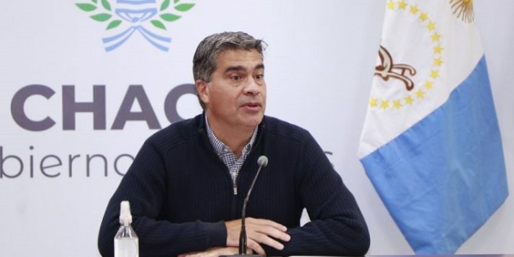 Capitanich abrió los sobres de licitación para completar la red de agua potable en Los Frentones