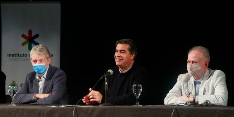Capitanich acompañó la entrega de un reconocimiento post mortem al periodista Miguel Ángel Fernández