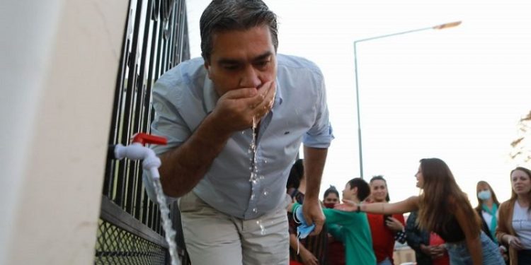 El agua potable llegó a Charata: Capitanich habilitó el primer tramo de la red en el aniversario de la localidad